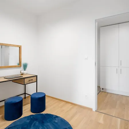 Stylish Flat By The Metro