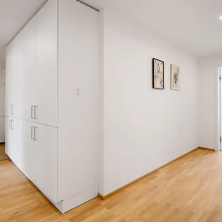 شقة Stylish Flat By The Metro