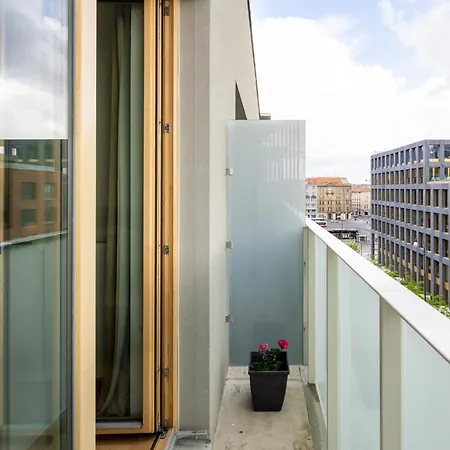 Stylish Flat By The Metro شقة