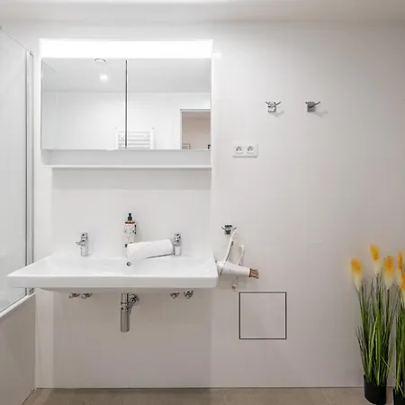 Stylish Flat By The Metro شقة