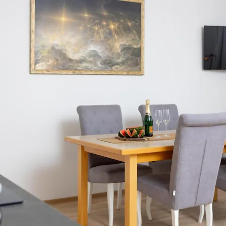 شقة Stylish Flat By The Metro