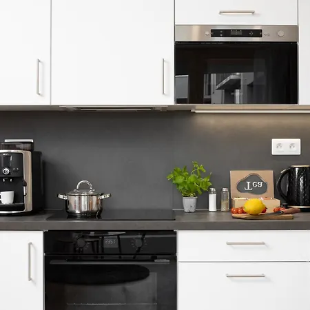 Stylish Flat By The Metro شقة
