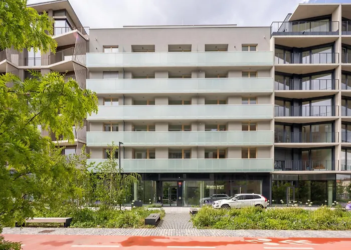 Stylish Flat By The Metro דירה פראג