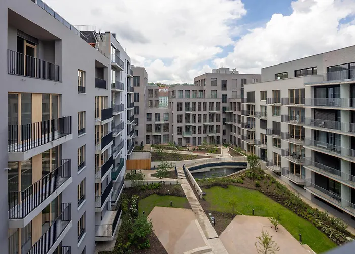 Stylish Flat By The Metro דירה *