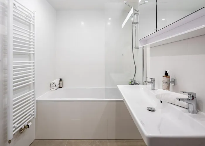 Stylish Flat By The Metro * פראג
