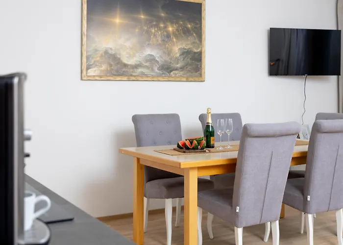 דירה Stylish Flat By The Metro