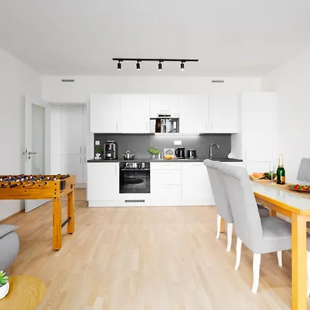 Stylish Flat By The Metro Praga