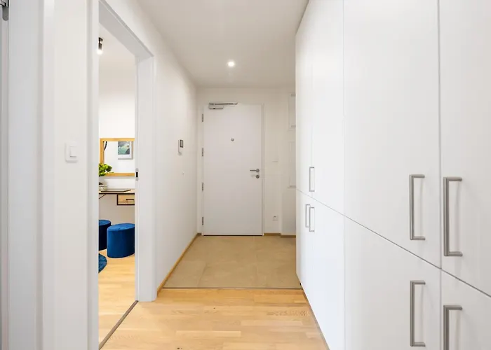 Stylish Flat By The Metro Praag
