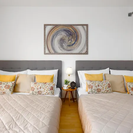 Stylish Flat By The Metro